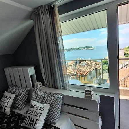 Penthouse Vasiliko In 公寓 *